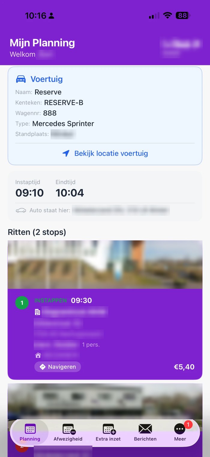 Mijn planning in de chauffeursapp: voertuig, standplaats, instaptijd en eindtijd, waar de auto staat en de stops met foto van de locatie