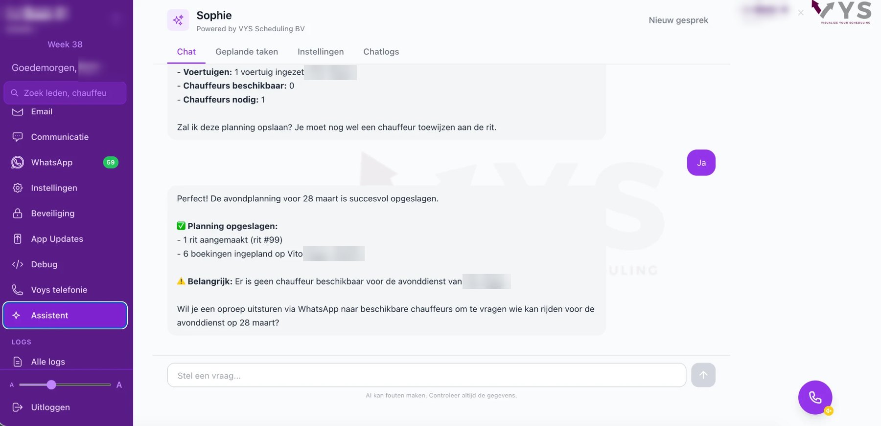 Een gesprek met de AI-assistent: hij stelt een avondplanning op, slaat die op na bevestiging, meldt dat er geen chauffeur beschikbaar is en stelt voor een oproep via WhatsApp te sturen
